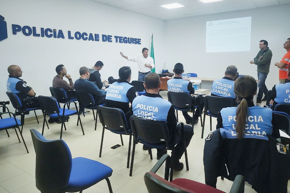 La Polic A Local De Teguise Se Pone Al D A En Materia De Protecci N